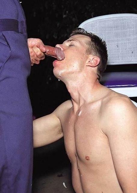 20P Mature bear treating a twinks ass hole and enjoying facials