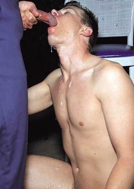 20P Mature bear treating a twinks ass hole and enjoying facials