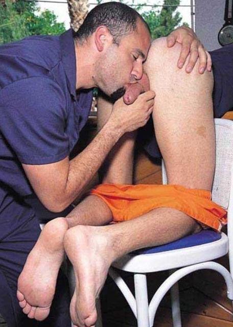 20P Mature bear treating a twinks ass hole and enjoying facials