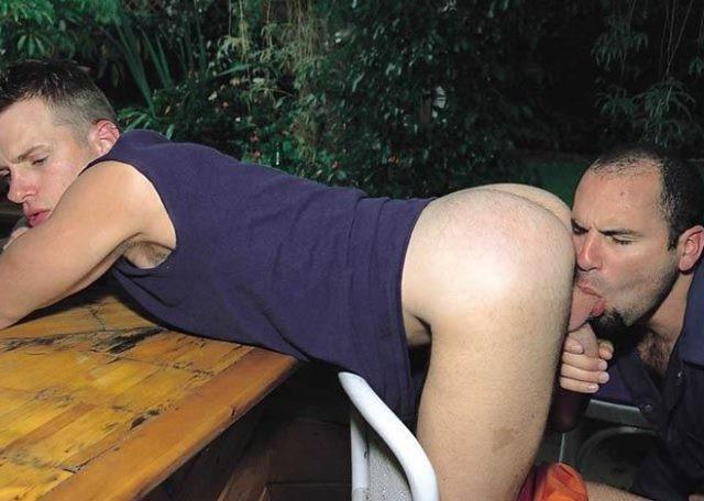20P Mature bear treating a twinks ass hole and enjoying facials