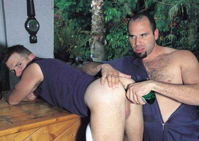 20P Mature bear treating a twinks ass hole and enjoying facials