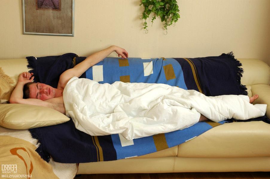 20P Sleepy guy fulfilling his night dream shoving his stiff pole into man-pussy