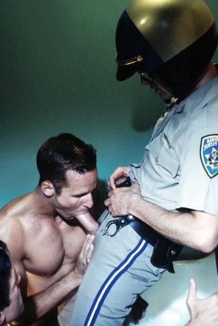 20P Curious cop getting sucked by two muscle dudes in a toilet