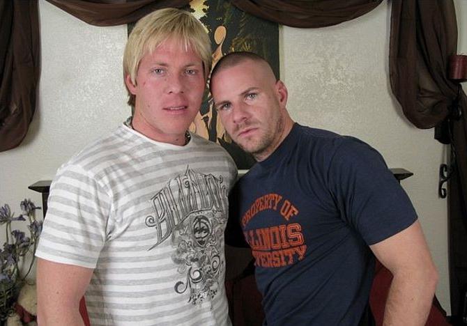 20P Two fair haired mature muscle guys blowing n cumming passion