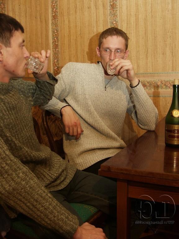 12P Just the sight of a hot guy turned him gay