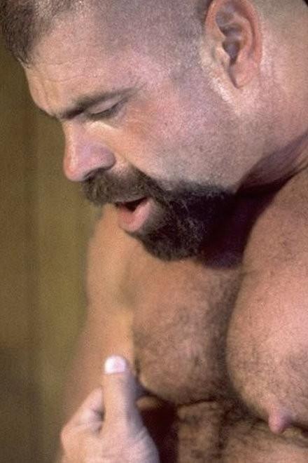 20P Mature hairy muscle dad fucking a smooth dude and cumming joy