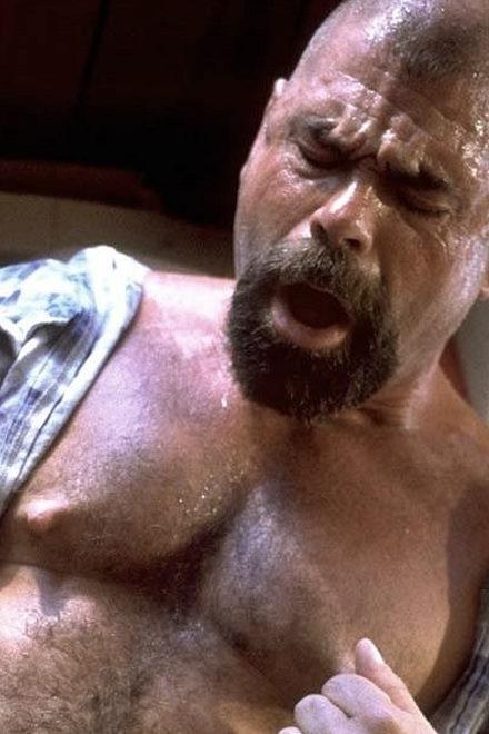20P Mature hairy muscle dad fucking a smooth dude and cumming joy