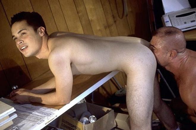 20P Mature hairy muscle dad fucking a smooth dude and cumming joy