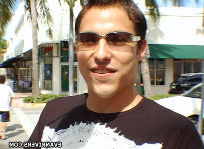 16P He did a contest and the winner would fuck him