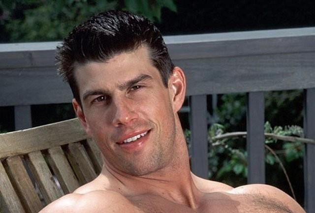 20P A hairy muscle hunk enjoyd outdoor stripping and showing off