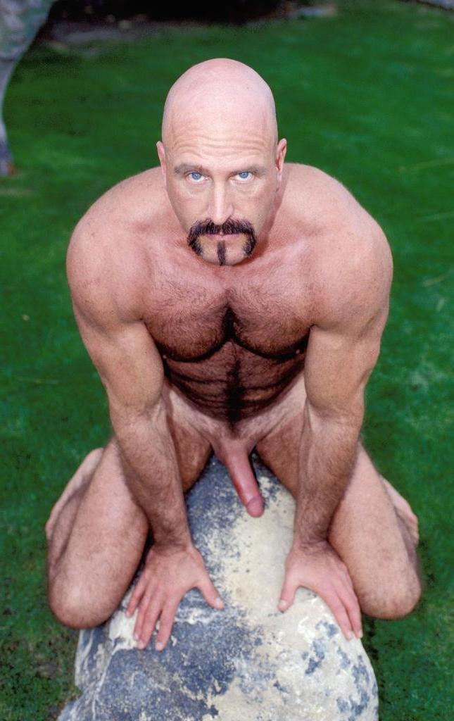 20P Stripping macho gay bear loves to tease and posed in outdoor