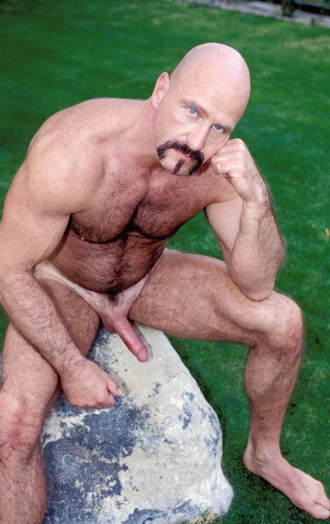 20P Stripping macho gay bear loves to tease and posed in outdoor