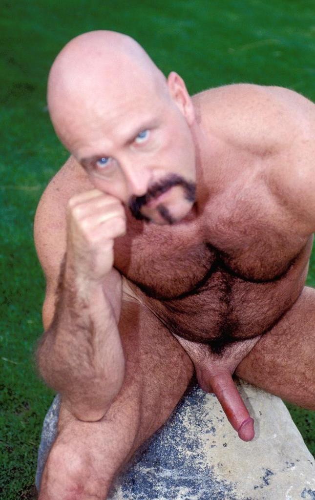 20P Stripping macho gay bear loves to tease and posed in outdoor