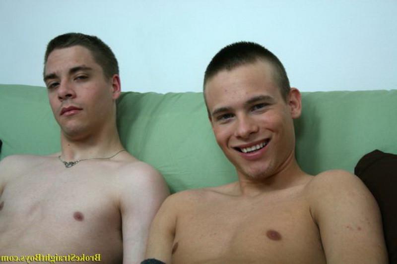 16P Two young gay twinks mutual blowjob and deepthroat action
