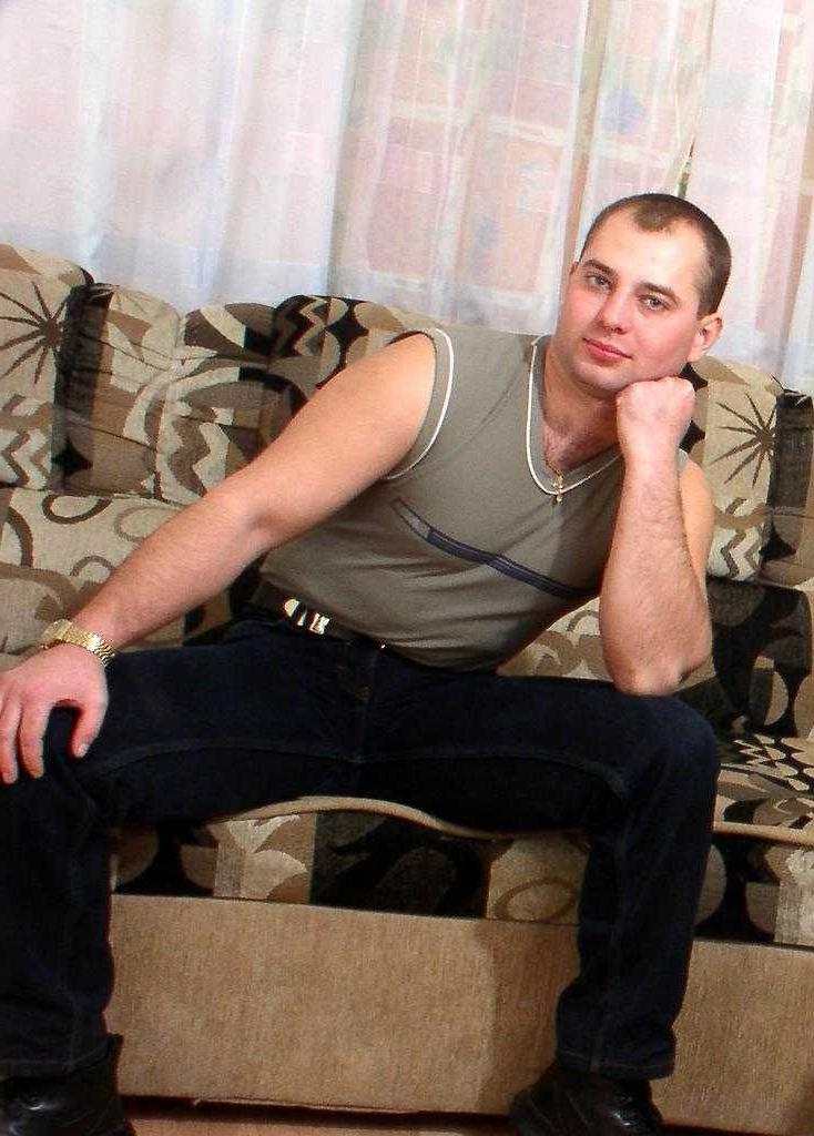 20P Horny gay bear loves to striptease and pose naked on couch
