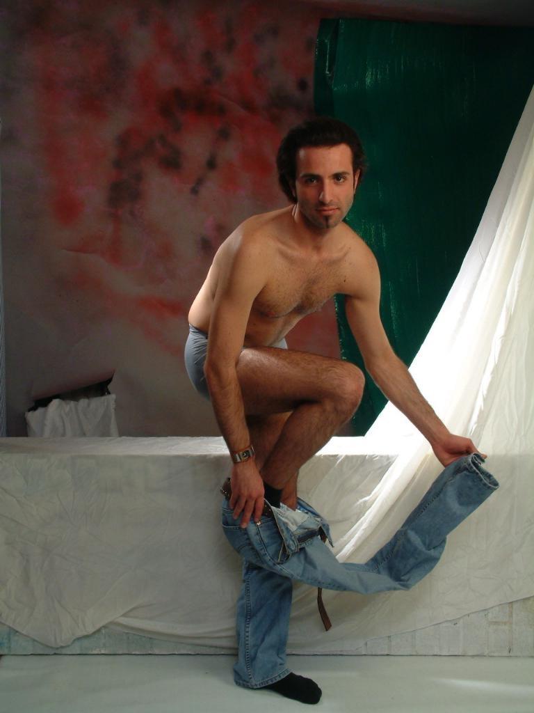 20P Hunk muscular gay bear loves to striptease while posing