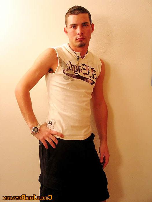 15P Sexy amateur guy with nice body