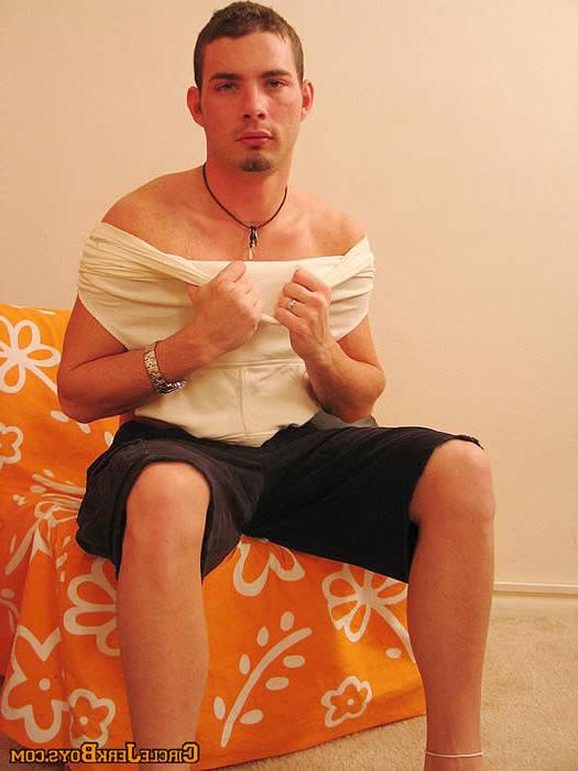 15P Sexy amateur guy with nice body