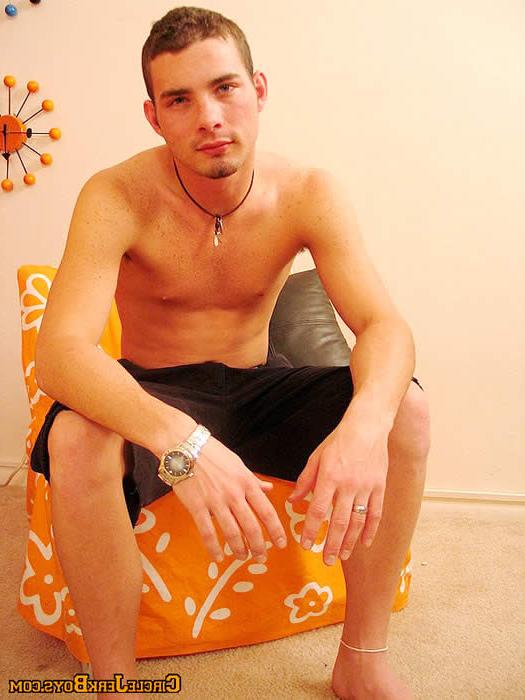 15P Sexy amateur guy with nice body