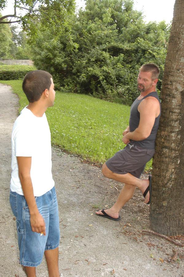 15P Stud bear trainer teaches young twink how to suck cock