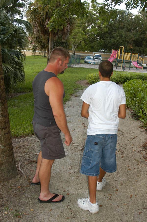 15P Stud bear trainer teaches young twink how to suck cock