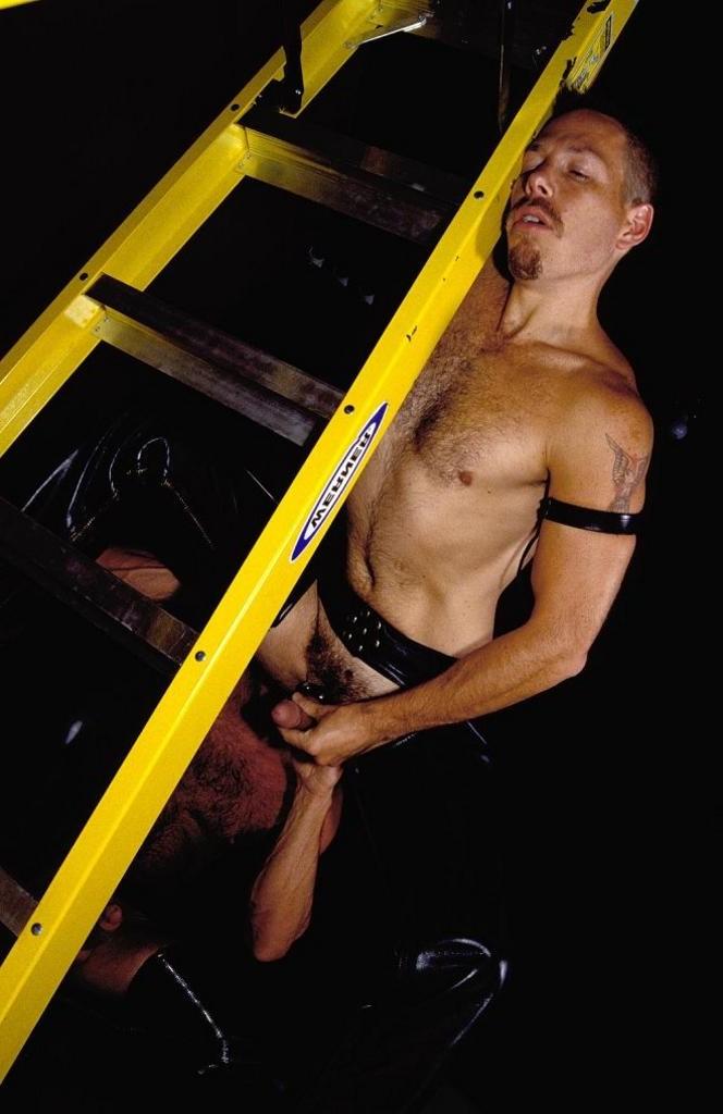 20P Big cock pounded gay bear