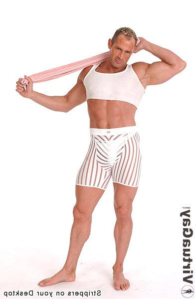 16P Blonde muscular guy posing