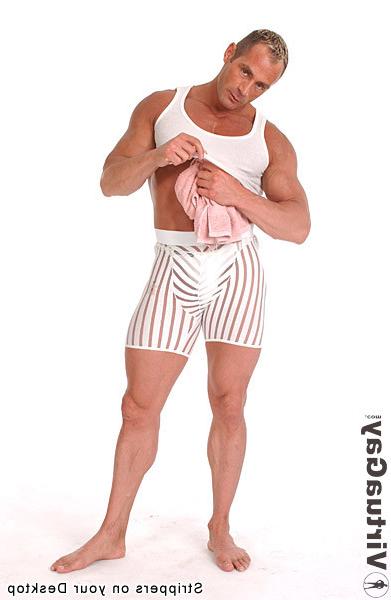 16P Blonde muscular guy posing