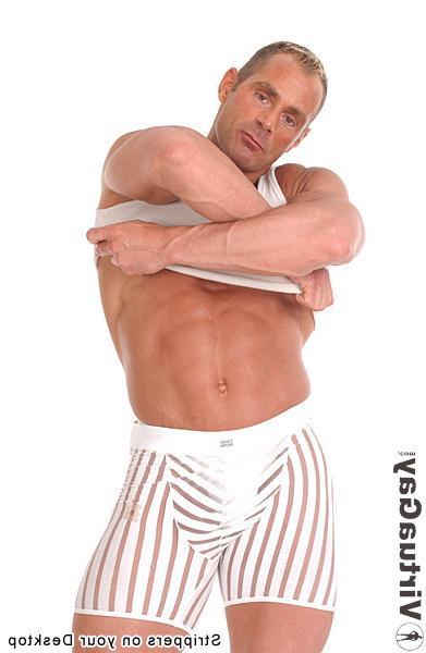 16P Blonde muscular guy posing