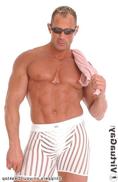 16P Blonde muscular guy posing