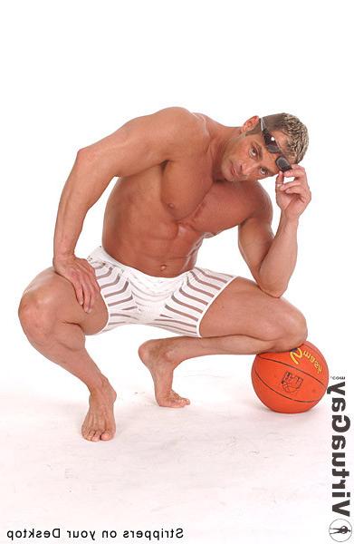 16P Blonde muscular guy posing