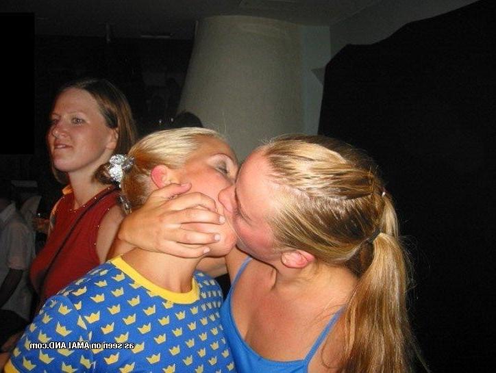 14P Naughty amateur lesbians getting wild for the cam