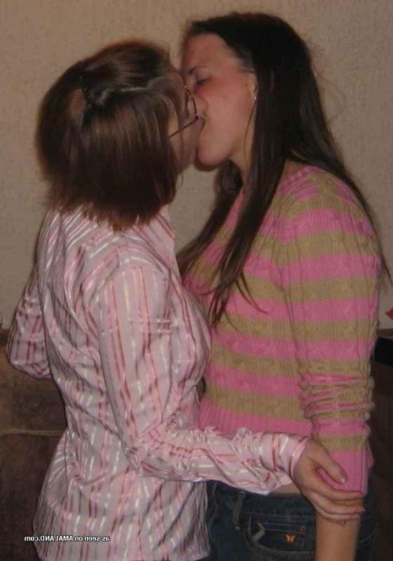 14P Naughty amateur lesbians getting wild for the cam
