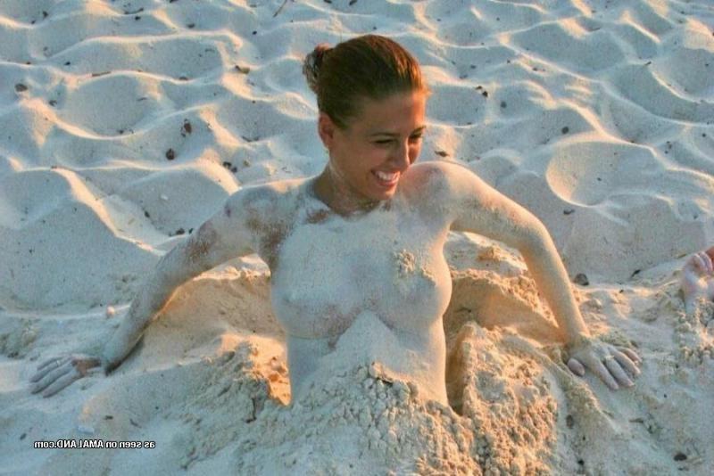 10P Compilation of a sexy Latina babe posing topless at a beach