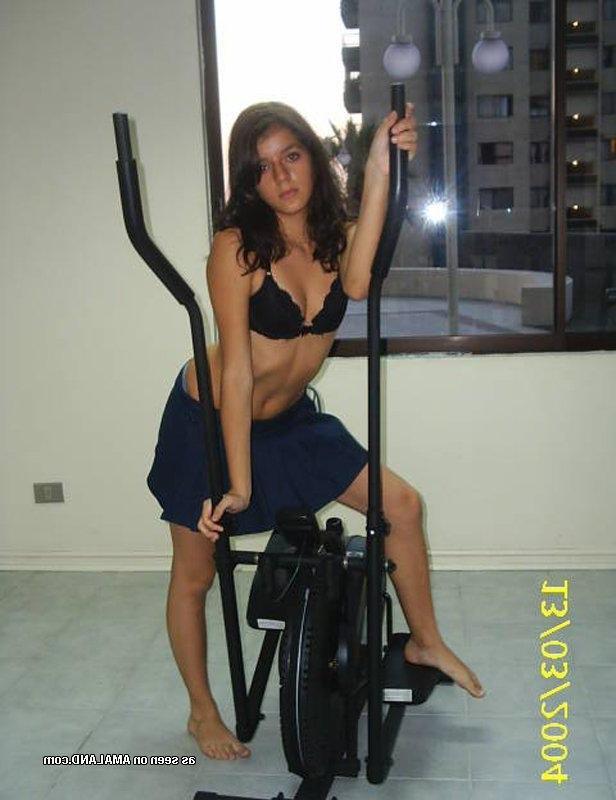14P Compilation of sexy amateur Latinas posing at the gym