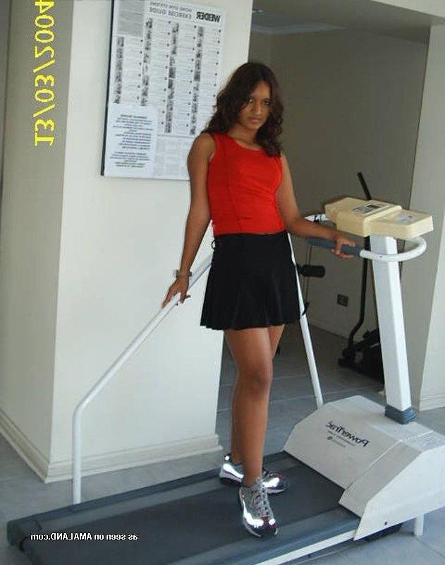 14P Compilation of sexy amateur Latinas posing at the gym