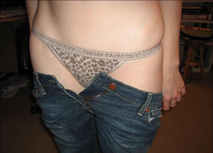 16P Hot closeup pictures of wet amateur snatch