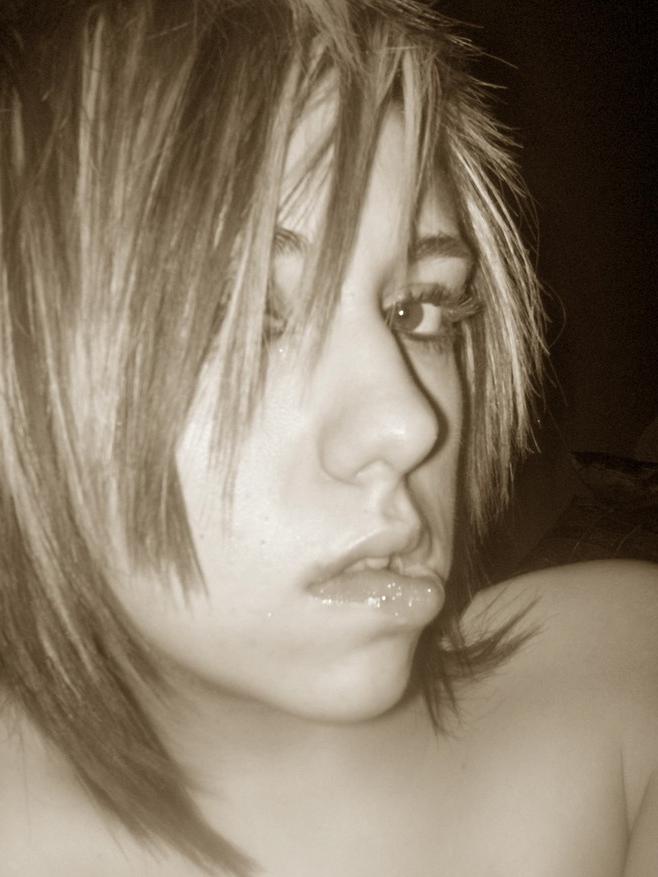 15P Seductive teen selfpics