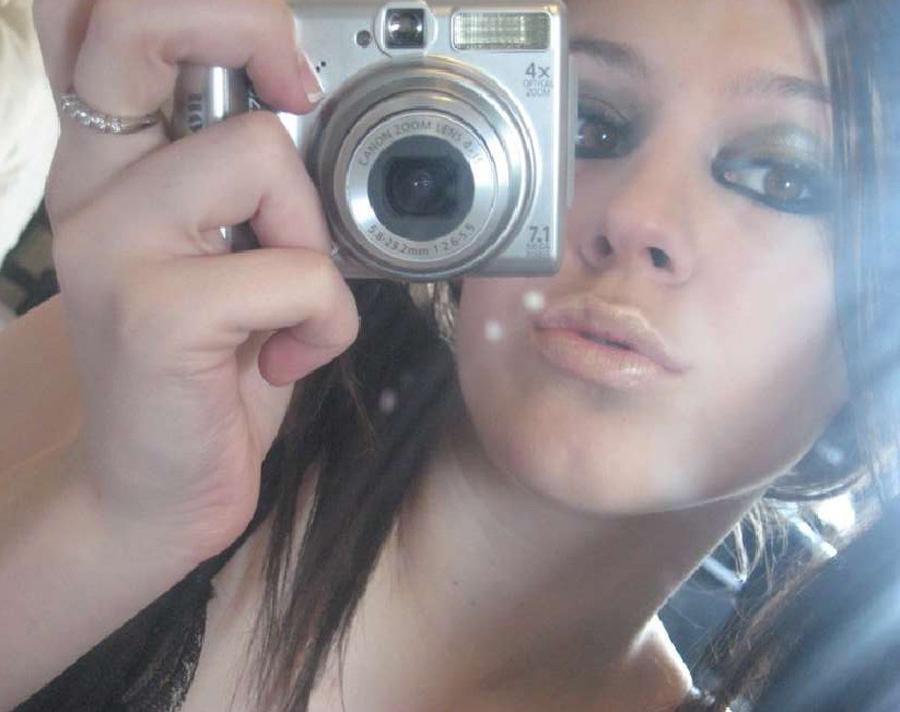 15P Photo compilation of self-shooting hot babes