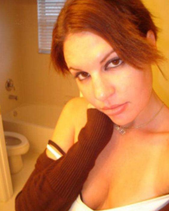15P Photo compilation of self-shooting hot babes