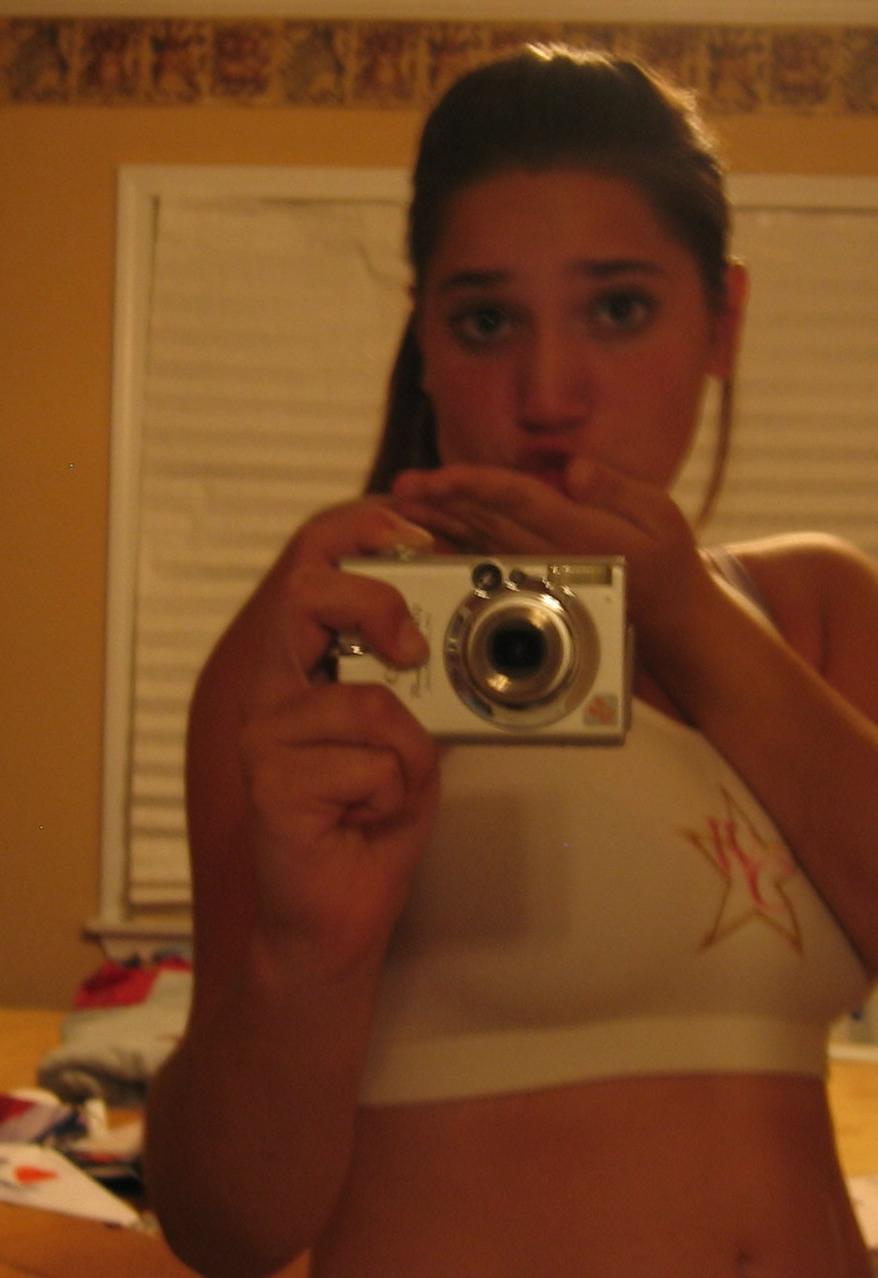 15P Photo compilation of self-shooting hot babes