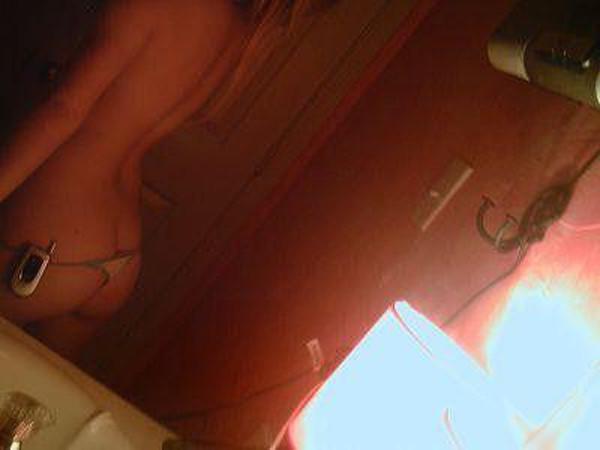 15P Seductive teen selfpics