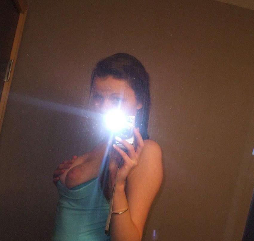 15P Photo set of busty self-shooting babes