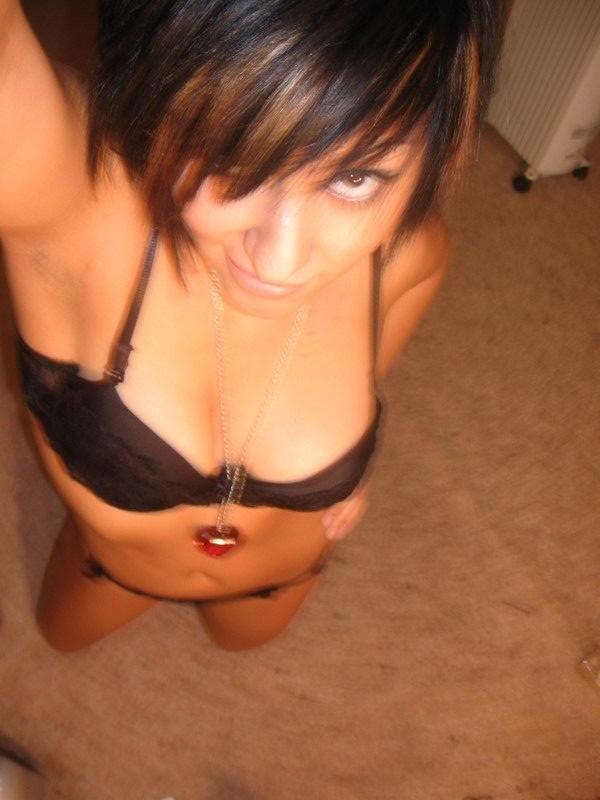 15P Photo set of busty self-shooting babes