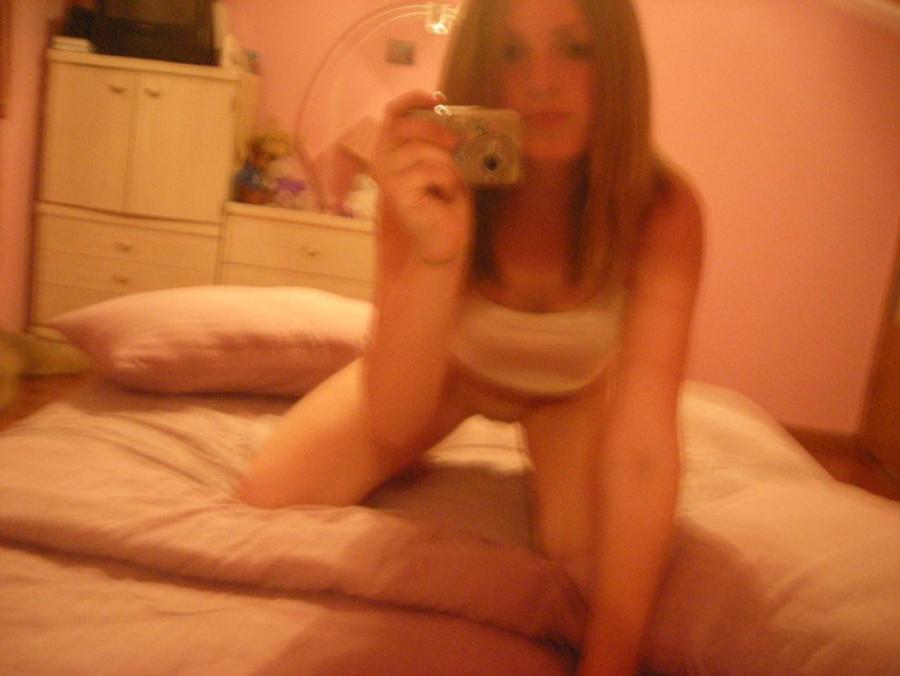 15P Photo compilation of self-shooting hot babes
