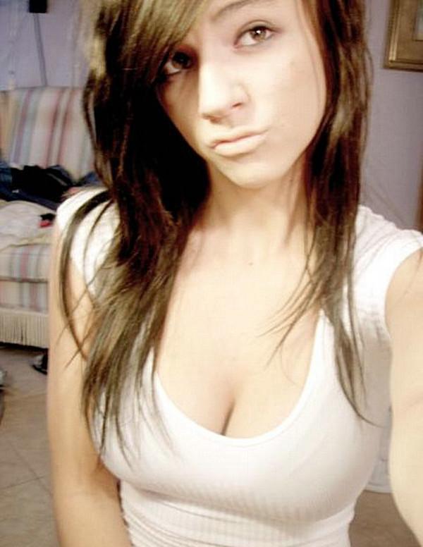 15P Photo compilation of self-shooting hot babes
