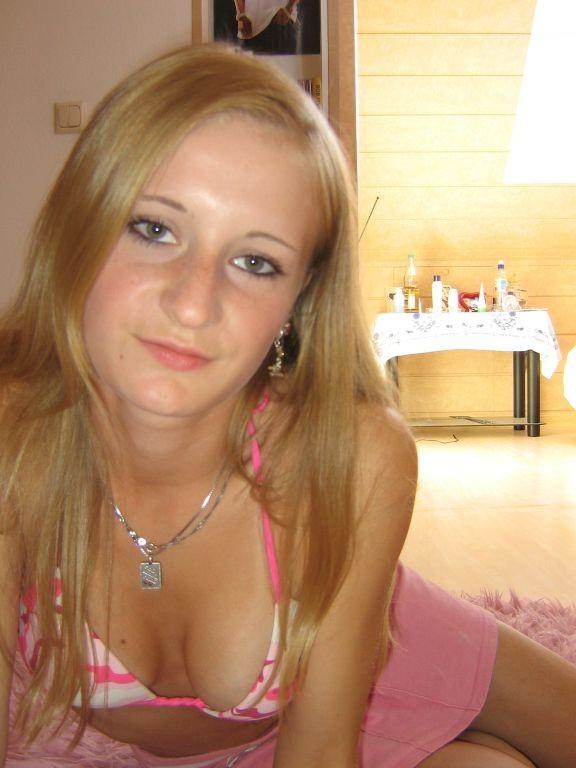 15P Brunette GFs selfpics