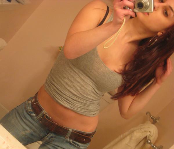15P Photo compilation of self-shooting hot babes