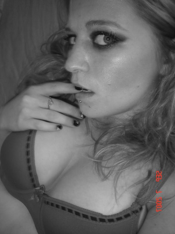 15P Photo compilation of self-shooting hot babes