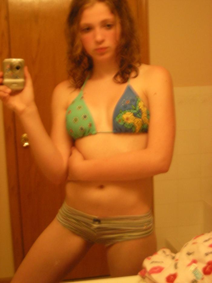 15P Photo compilation of self-shooting hot babes